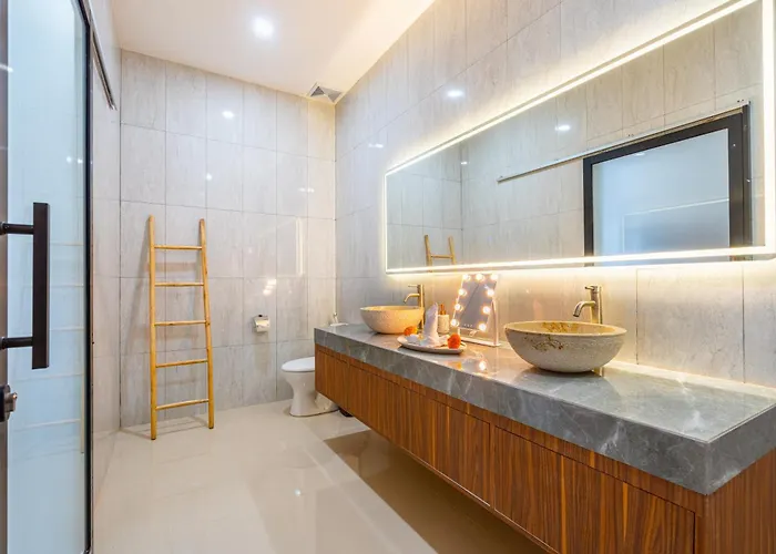 New Legian Pool, 5 Minutes To Villa Seminyak (Bali)